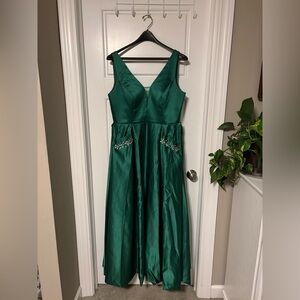 Emerald green prom/wedding dress size 12 corset back